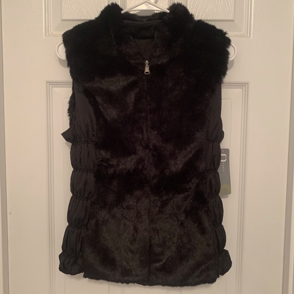 FUDA Jackets & Blazers - *NWT* Women’s Faux Fur Reversible Vest